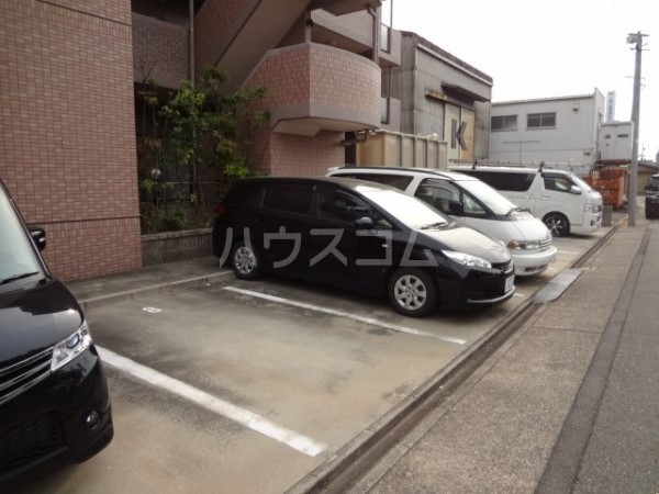 22/30 駐車場