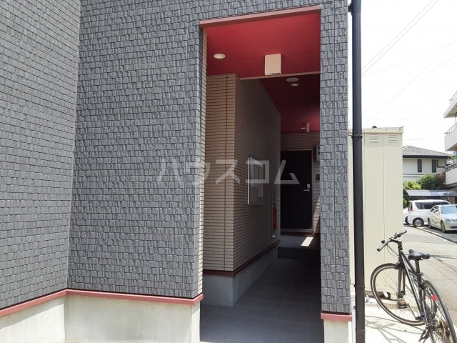 18/25 エントランス