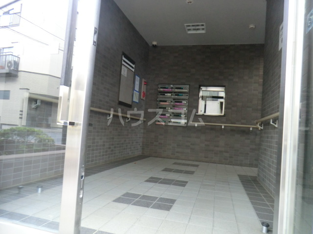 28/30 エントランス