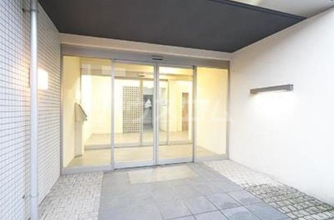 16/17 エントランス