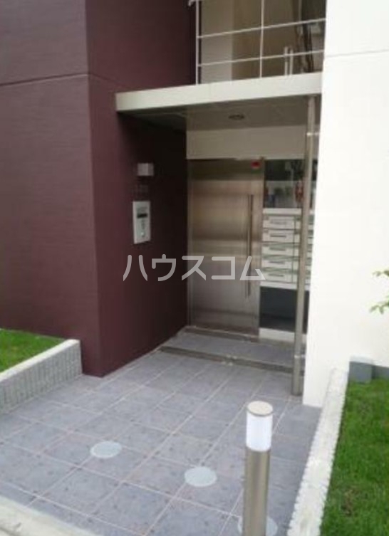 16/25 エントランス