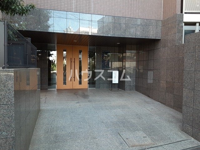 17/17 エントランス