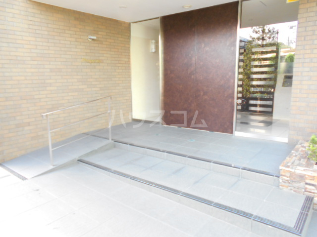 19/28 エントランス