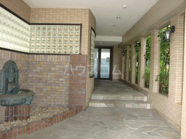 19/20 エントランス