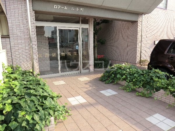 2/4 エントランス