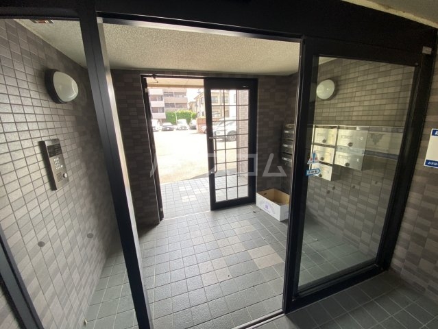 20/30 エントランス