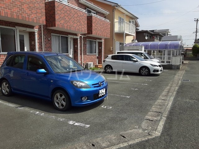 2/3 駐車場
