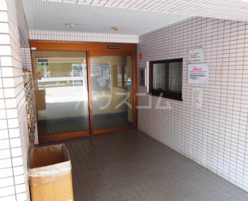 26/27 エントランス