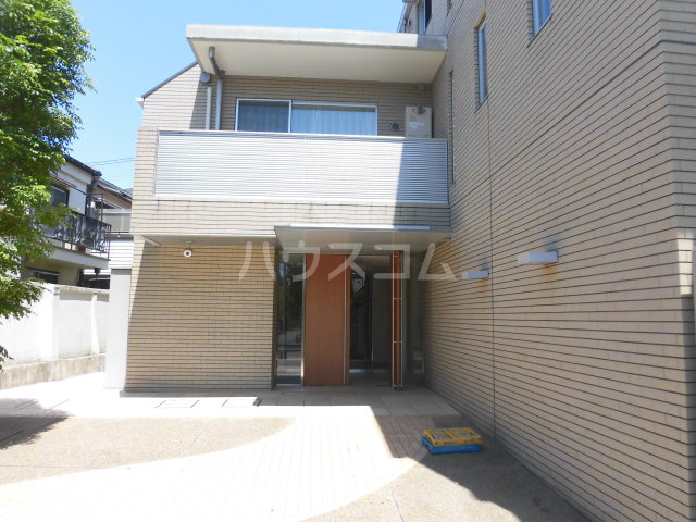 18/20 エントランス