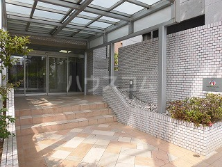 21/30 エントランス