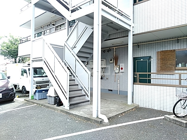 22/26 エントランス