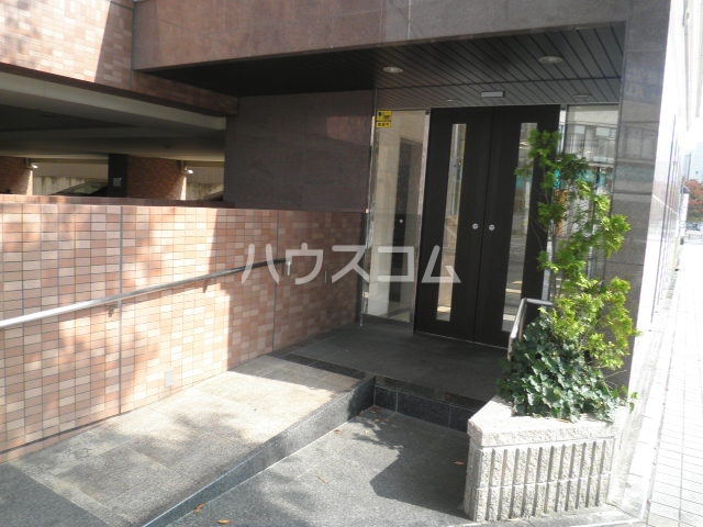 24/30 エントランス