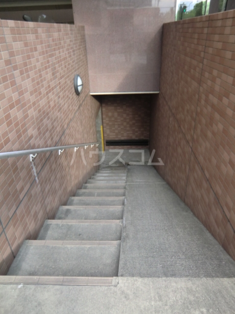 20/30 エントランス