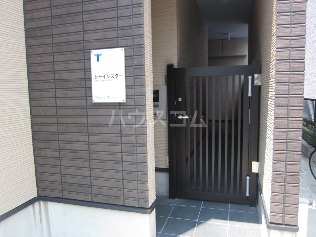 22/30 エントランス