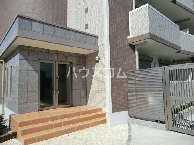 20/30 エントランス