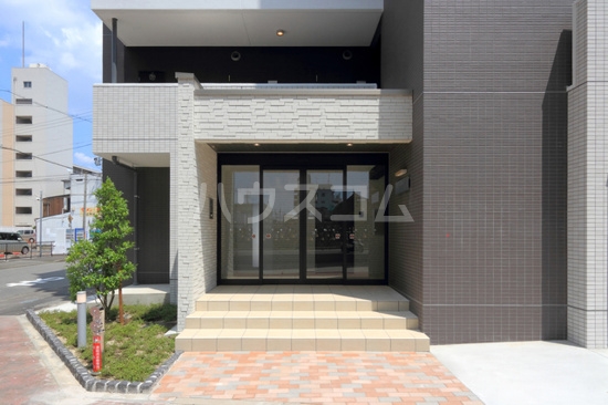 20/30 エントランス