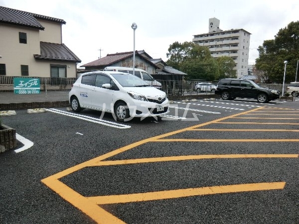 18/25 駐車場