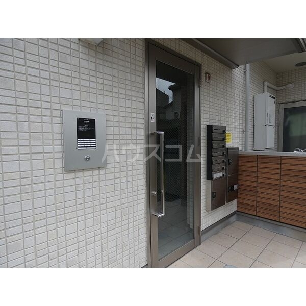 15/23 エントランス