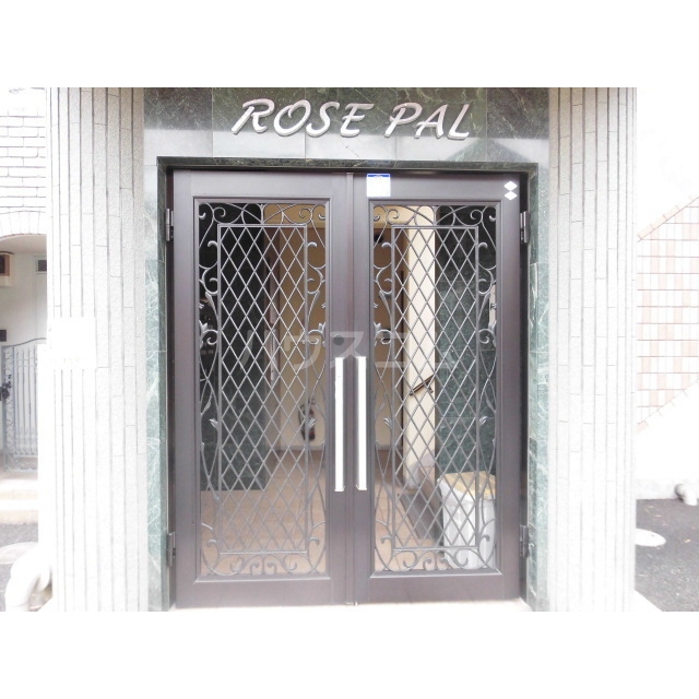 18/27 エントランス