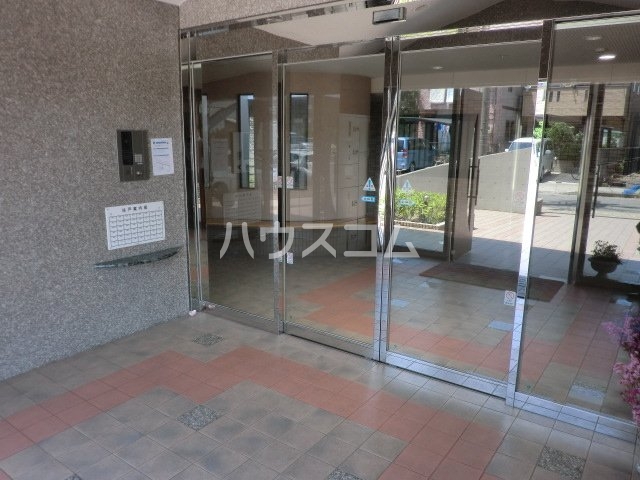 21/30 エントランス