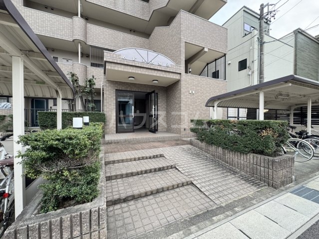 21/26 エントランス