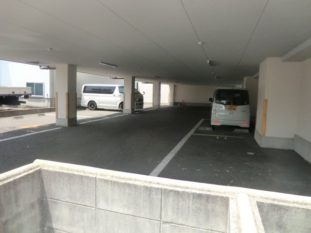 18/25 駐車場