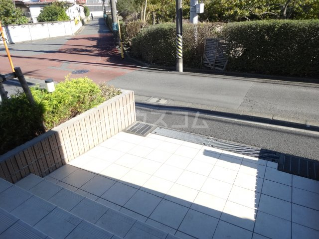 28/30 エントランス