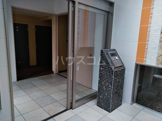 20/26 エントランス