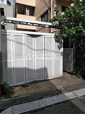 25/29 エントランス