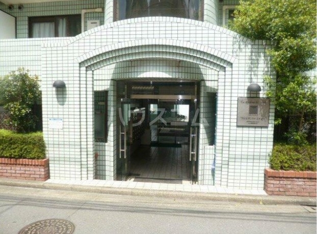 18/21 エントランス