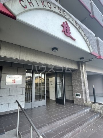 22/28 エントランス