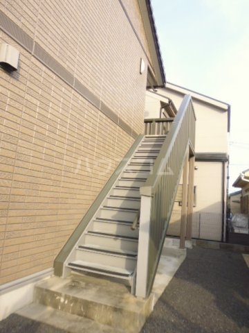 28/30 エントランス