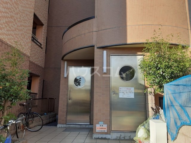 21/29 エントランス