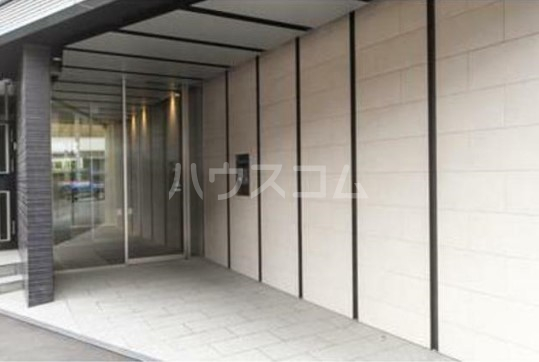 16/17 エントランス