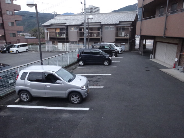 23/30 駐車場