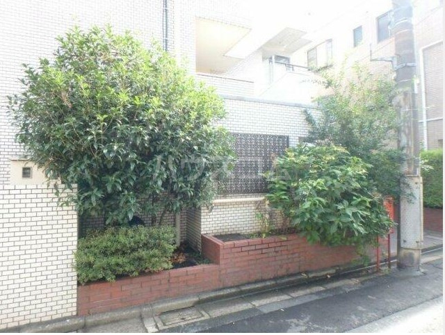 26/30 エントランス