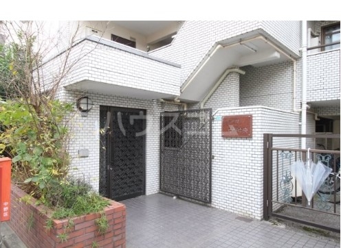 22/26 エントランス