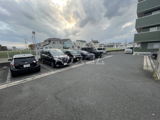 22/28 駐車場