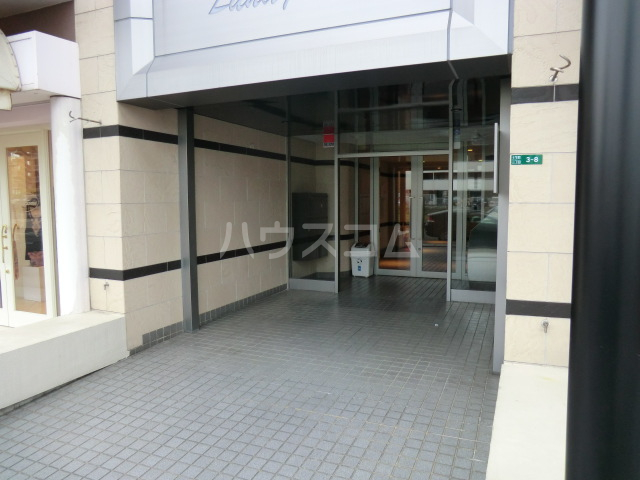 14/20 エントランス