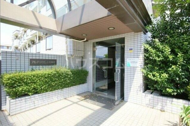 18/25 エントランス