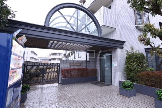 26/30 エントランス