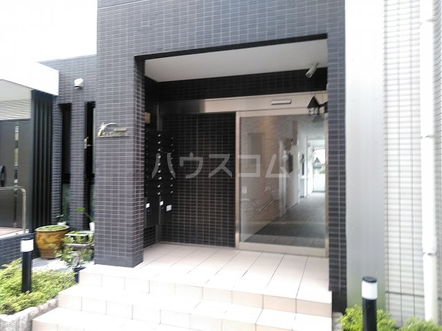 24/30 エントランス
