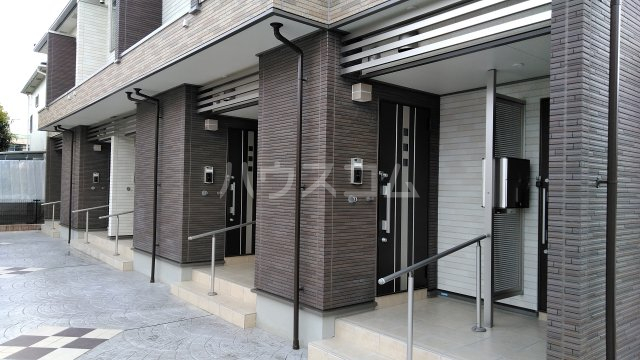 28/30 エントランス