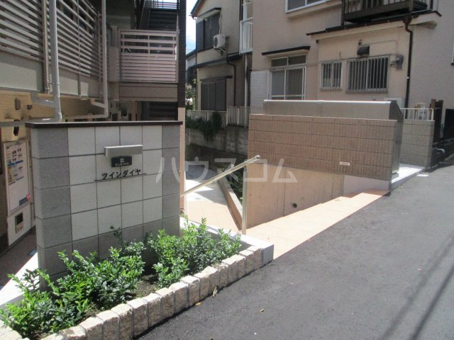 26/30 エントランス