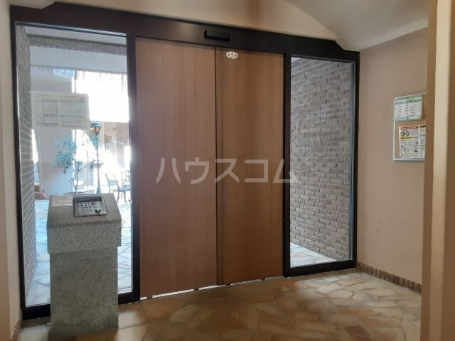 28/30 エントランス