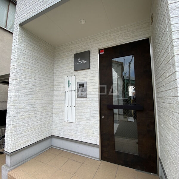 16/25 エントランス