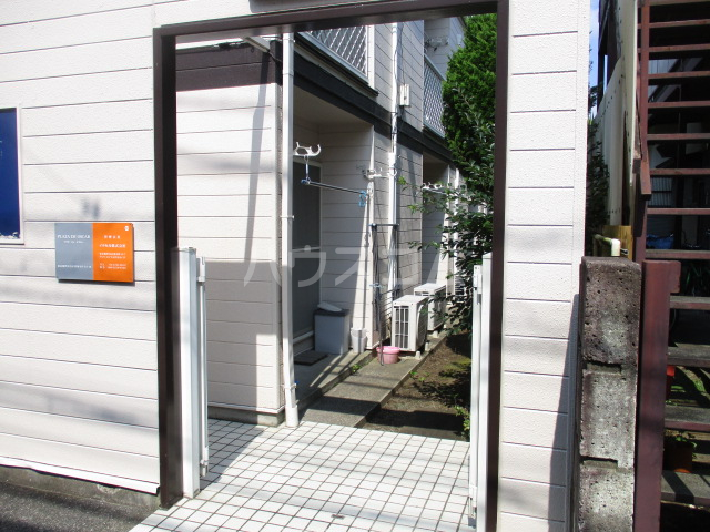 26/30 エントランス