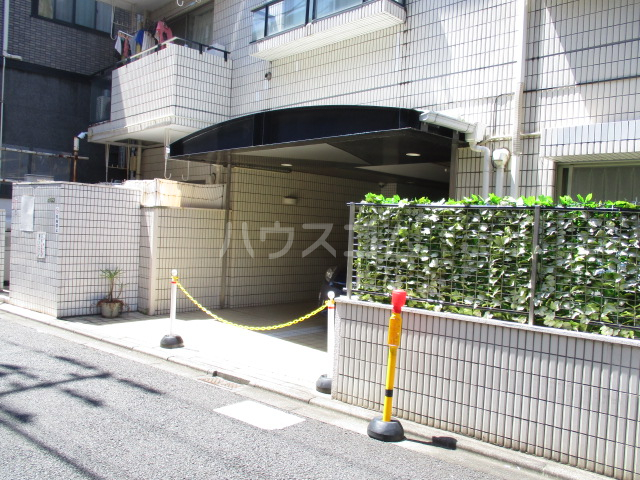 28/30 エントランス