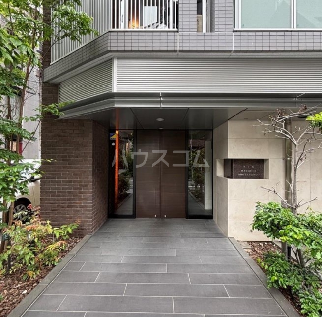 23/24 エントランス