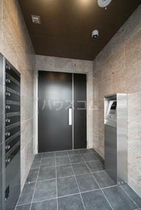 20/30 エントランス